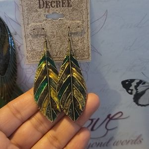 Long leaves earings stuning!!